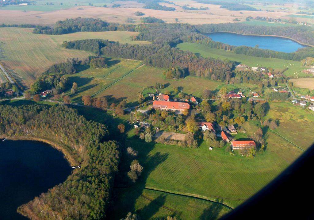 Gutshof Woldzegarten Hotel Exterior photo