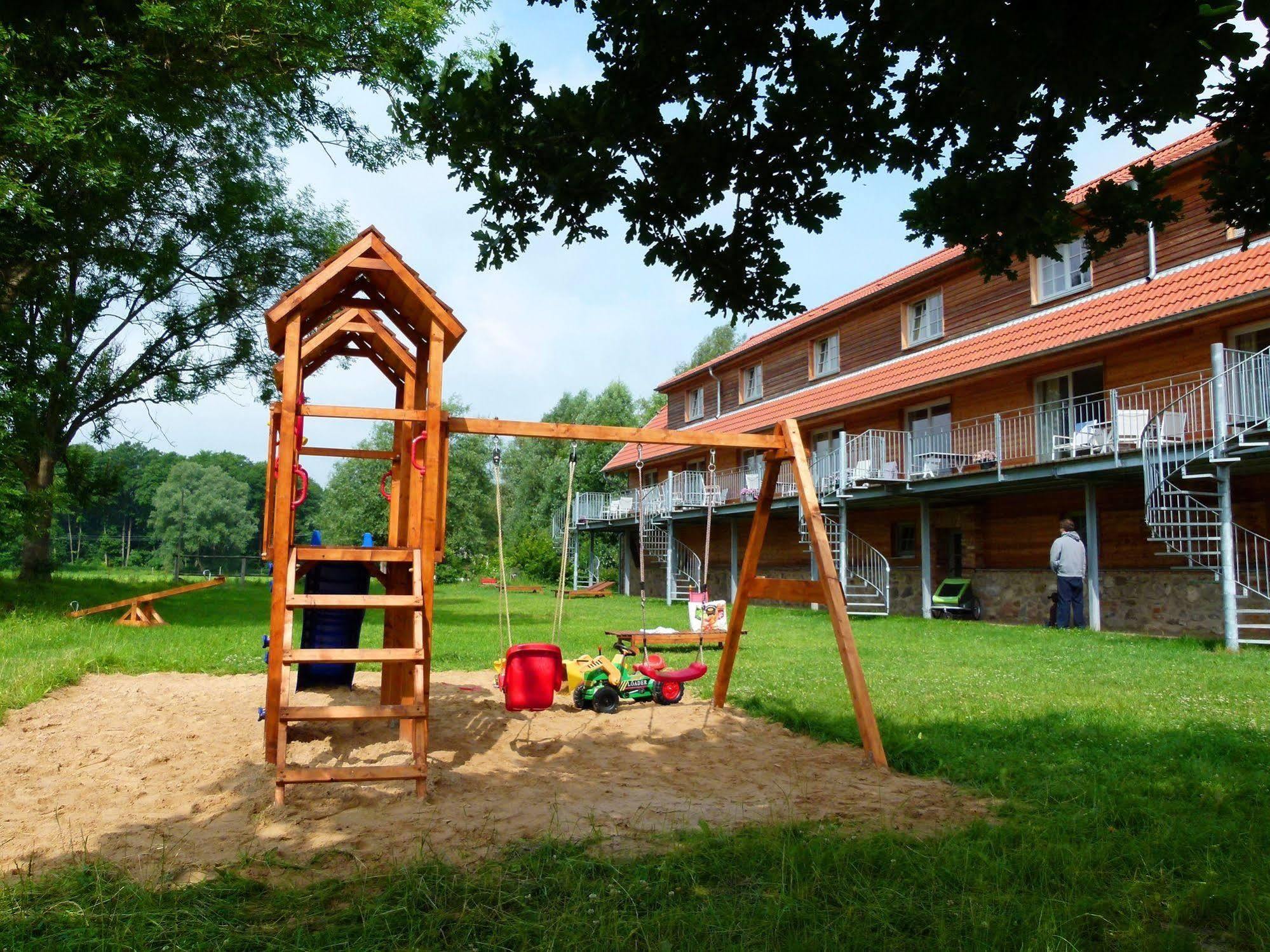 Gutshof Woldzegarten Hotel Exterior photo