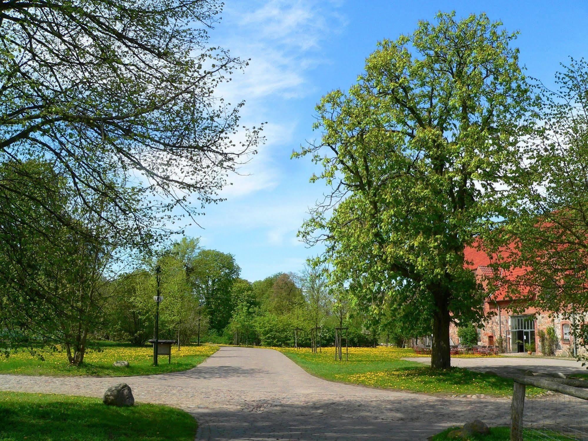 Gutshof Woldzegarten Hotel Exterior photo