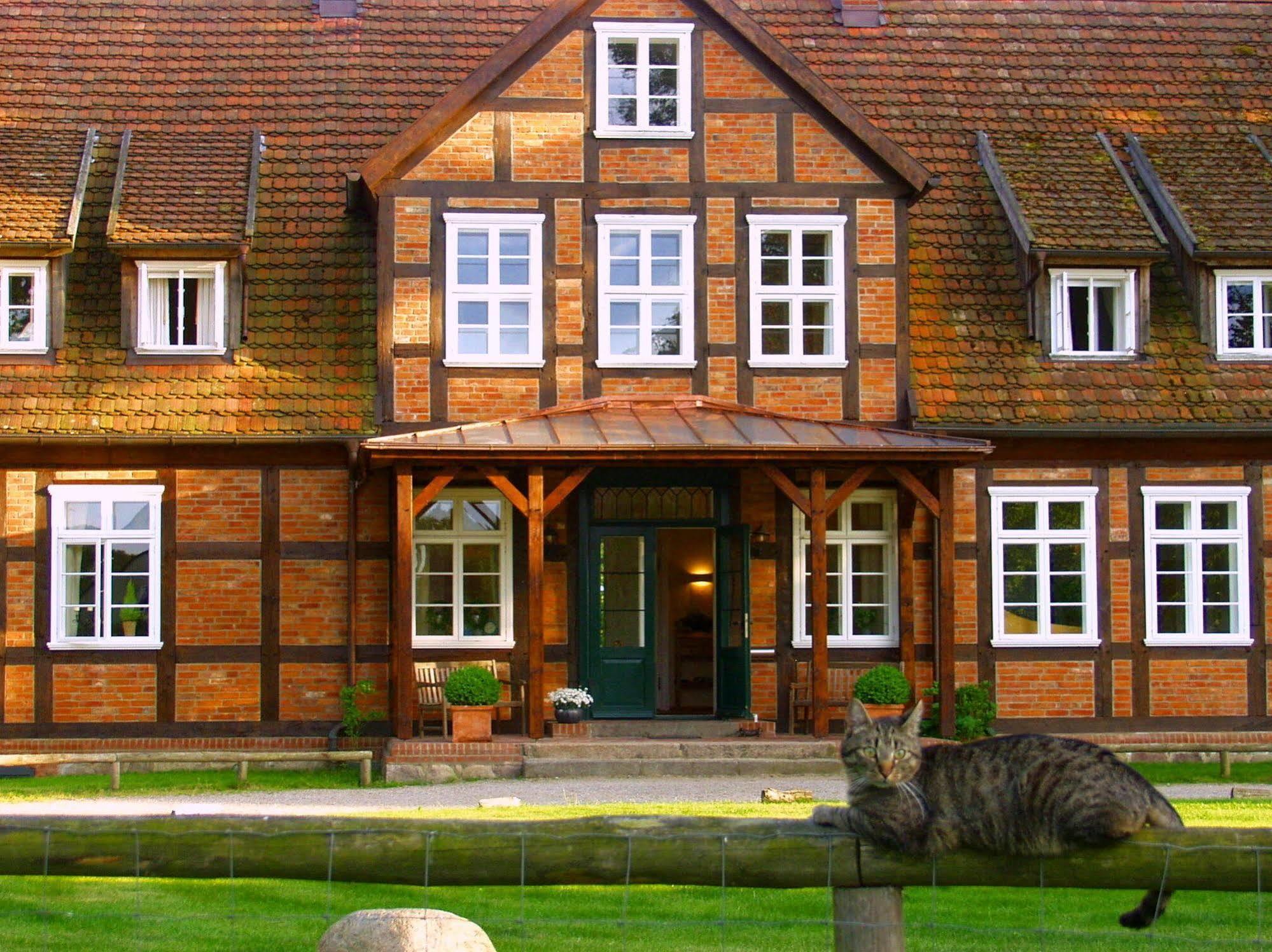 Gutshof Woldzegarten Hotel Exterior photo